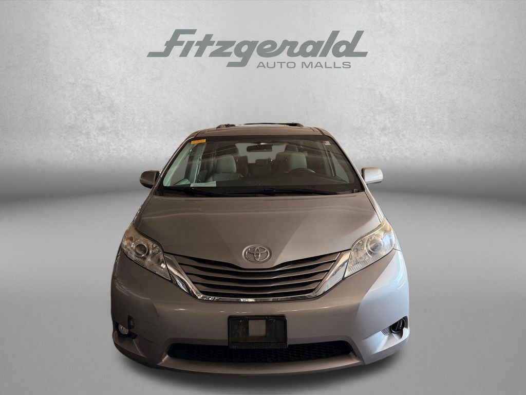 2017 Toyota Sienna XLE Premium 8 Passenger
