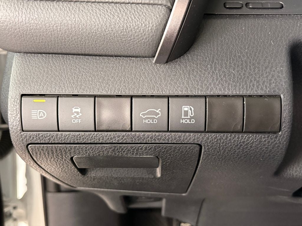 2024 Toyota CAMRY LE