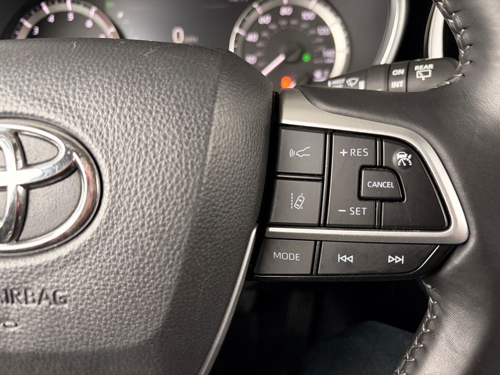 2025 Toyota HIGHLANDER XLE