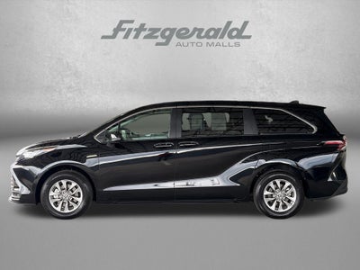 2026 Toyota Sienna LE 8 Passenger