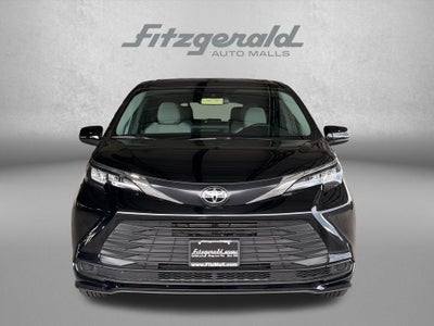2026 Toyota Sienna LE 8 Passenger