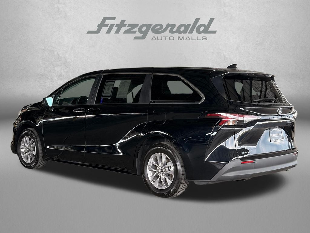 2026 Toyota Sienna LE 8 Passenger