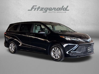 2025 Toyota Sienna LE 8 Passenger