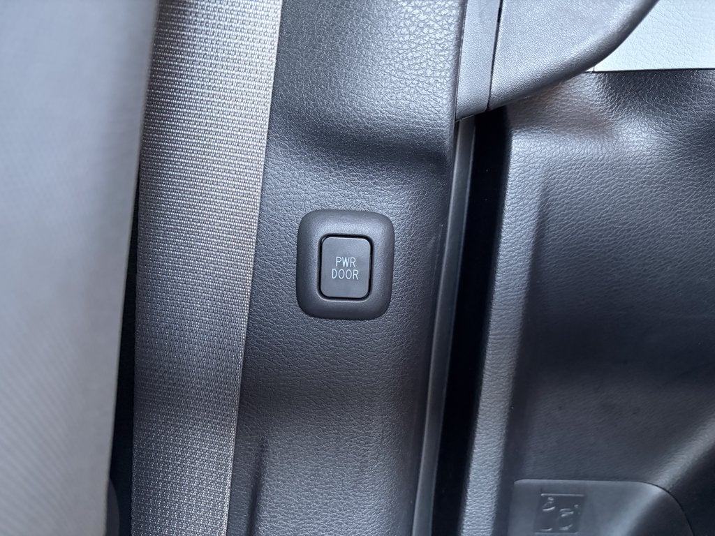 2025 Toyota Sienna LE 8 Passenger