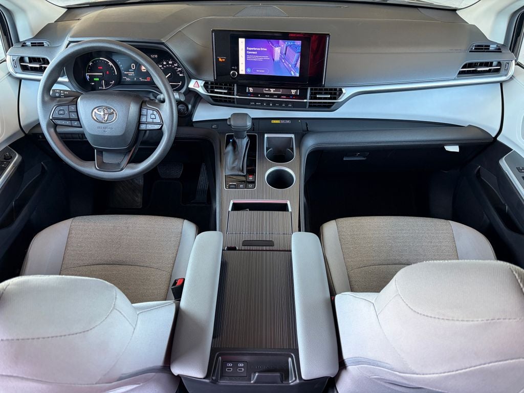 2025 Toyota Sienna LE 8 Passenger