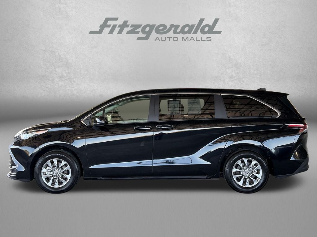2025 Toyota Sienna LE 8 Passenger