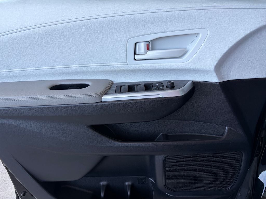2025 Toyota Sienna LE 8 Passenger