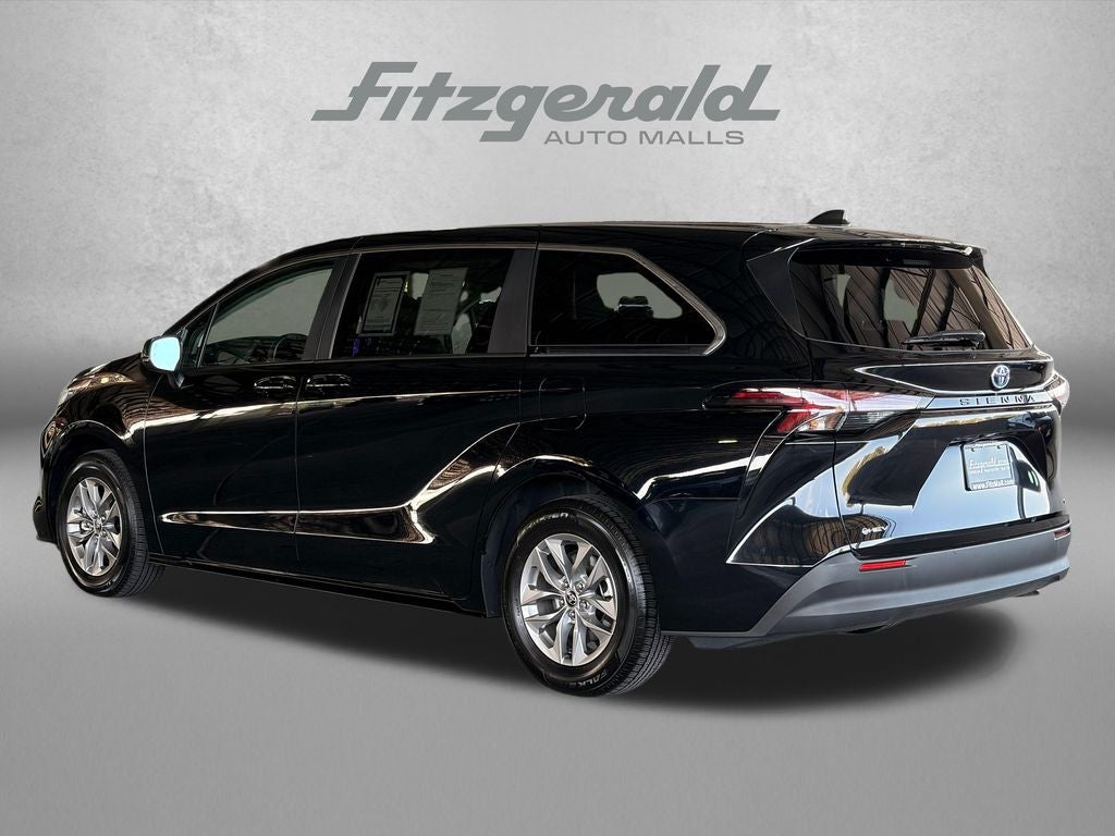 2025 Toyota Sienna LE 8 Passenger