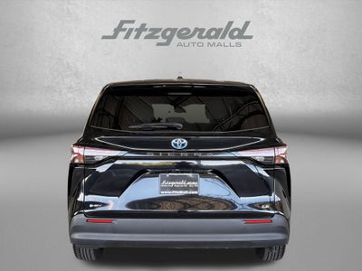 2025 Toyota Sienna LE 8 Passenger