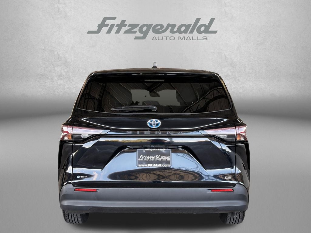 2025 Toyota Sienna LE 8 Passenger