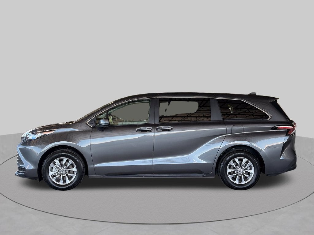 2025 Toyota Sienna LE 8 Passenger
