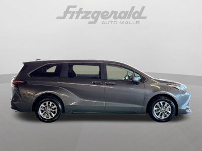 2025 Toyota Sienna LE 8 Passenger