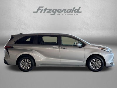 2025 Toyota Sienna LE 8 Passenger