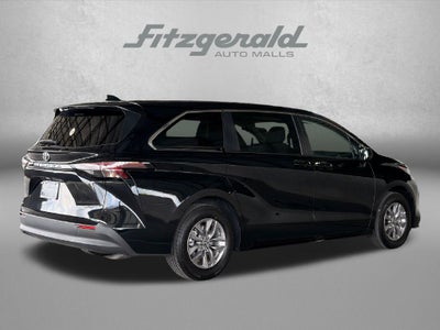 2026 Toyota Sienna LE 8 Passenger