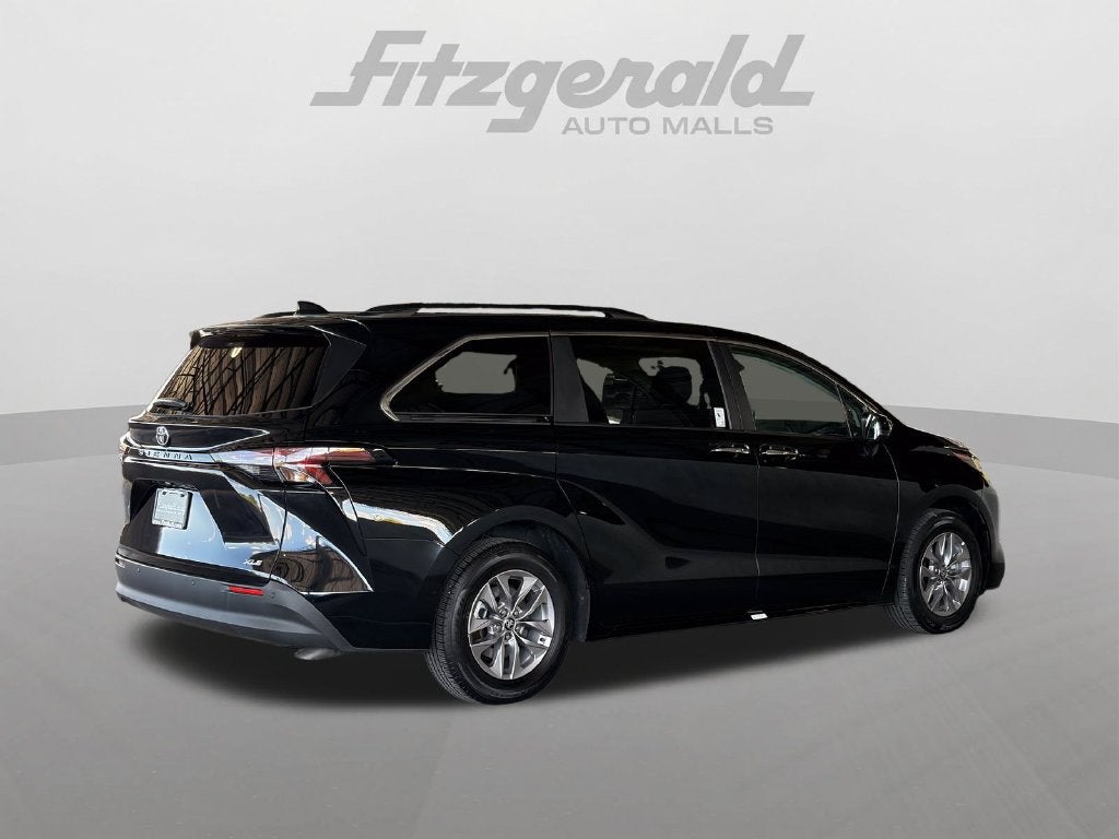 2026 Toyota Sienna XLE 8 Passenger