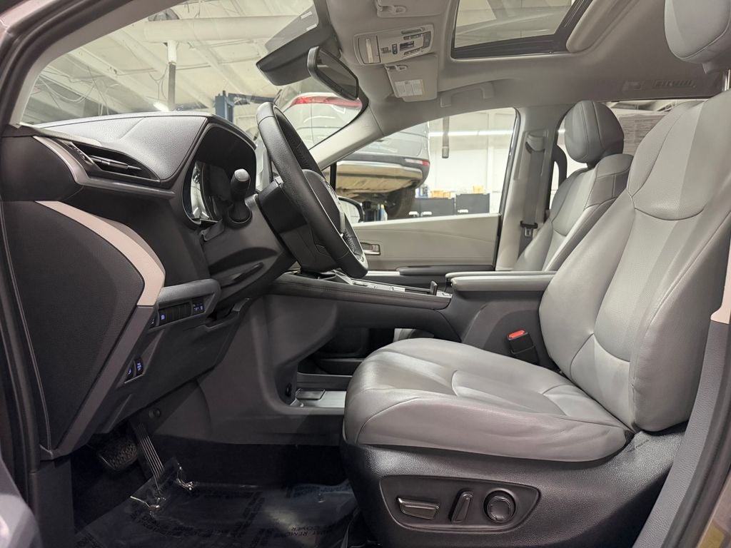2022 Toyota SIENNA XLE XLE