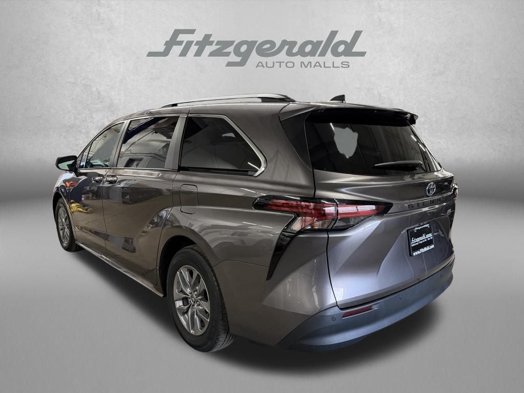 2022 Toyota SIENNA XLE XLE