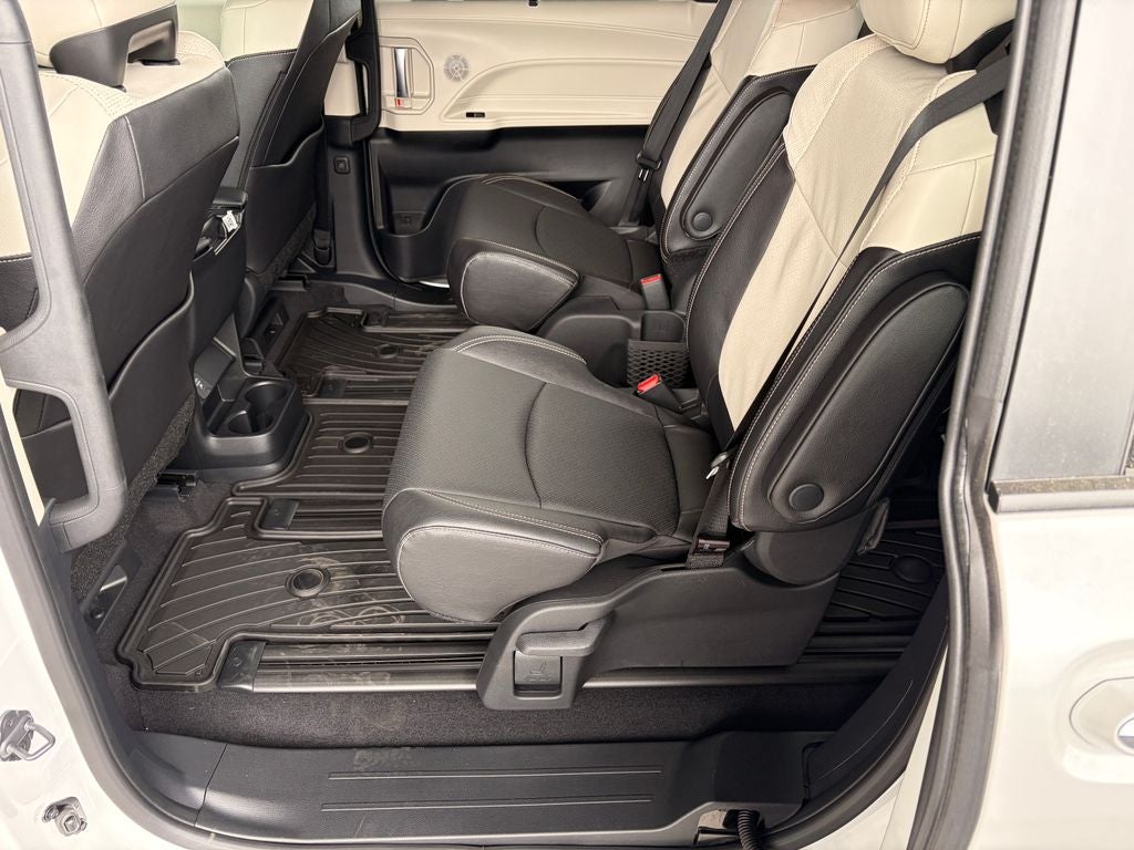 2026 Toyota SIENNA LTD AWD Limited 7 Passenger