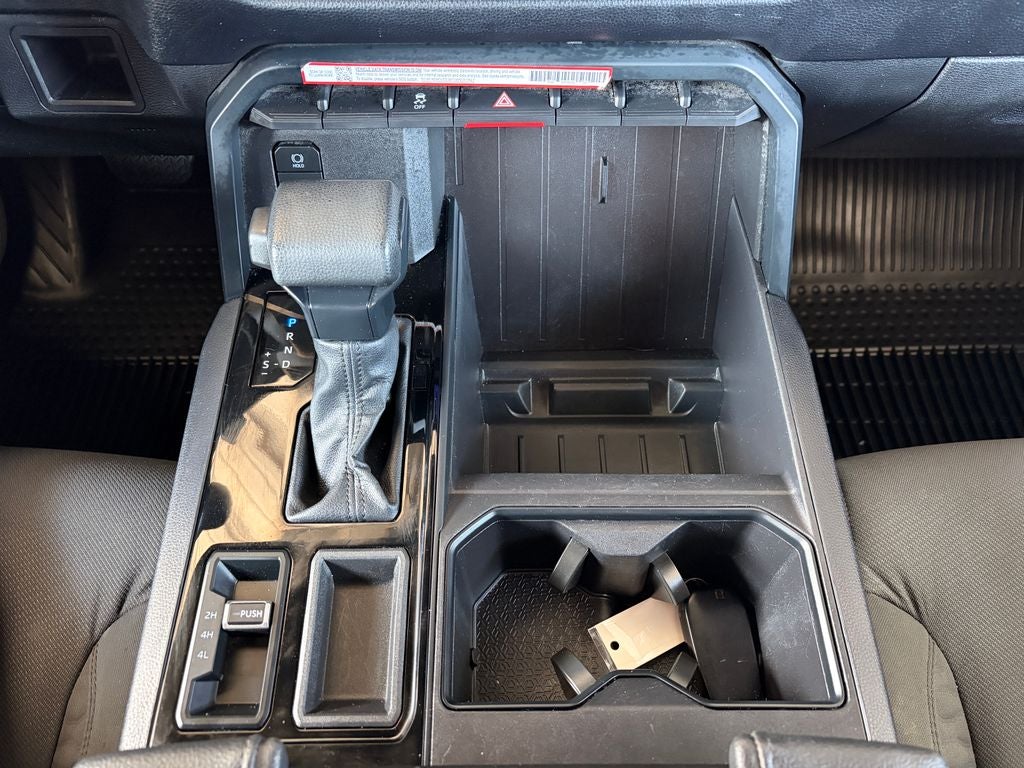 2025 Toyota TUNDRA 4X4 SR