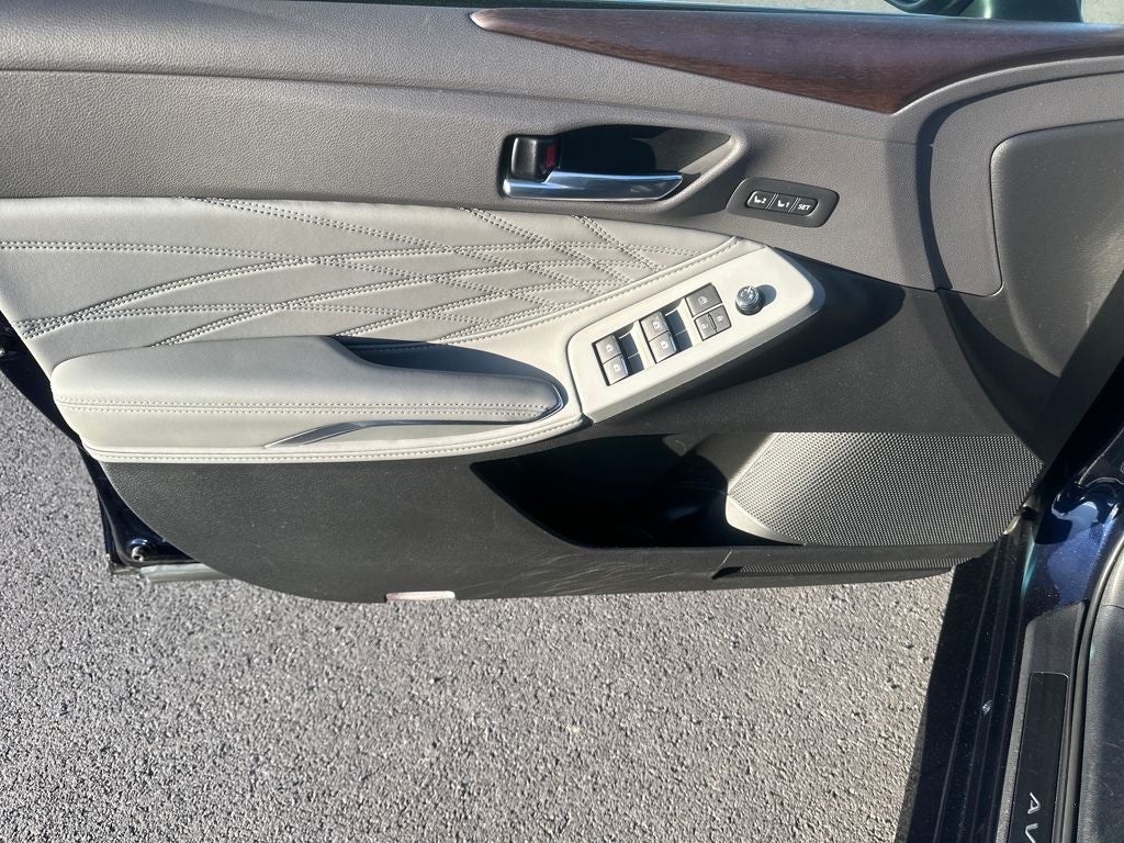 2022 Toyota Avalon Hybrid Limited