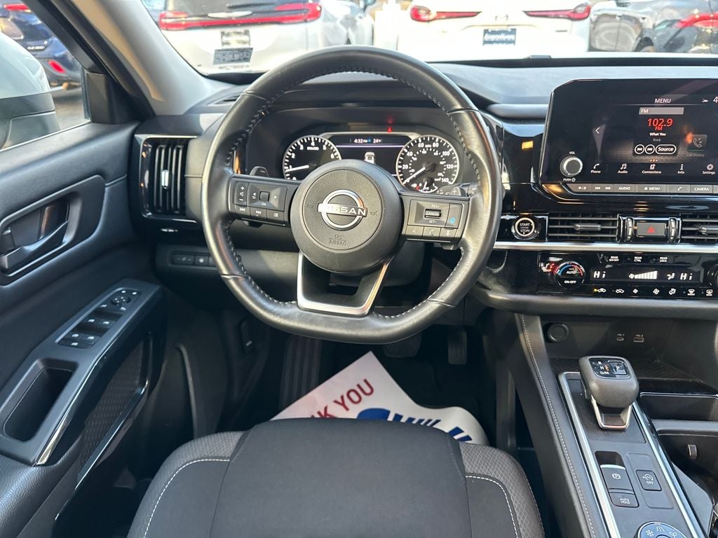 2024 Nissan Pathfinder SV