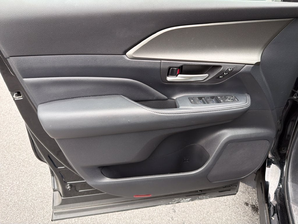 2025 Toyota Grand Highlander Hybrid Nightshade Edition