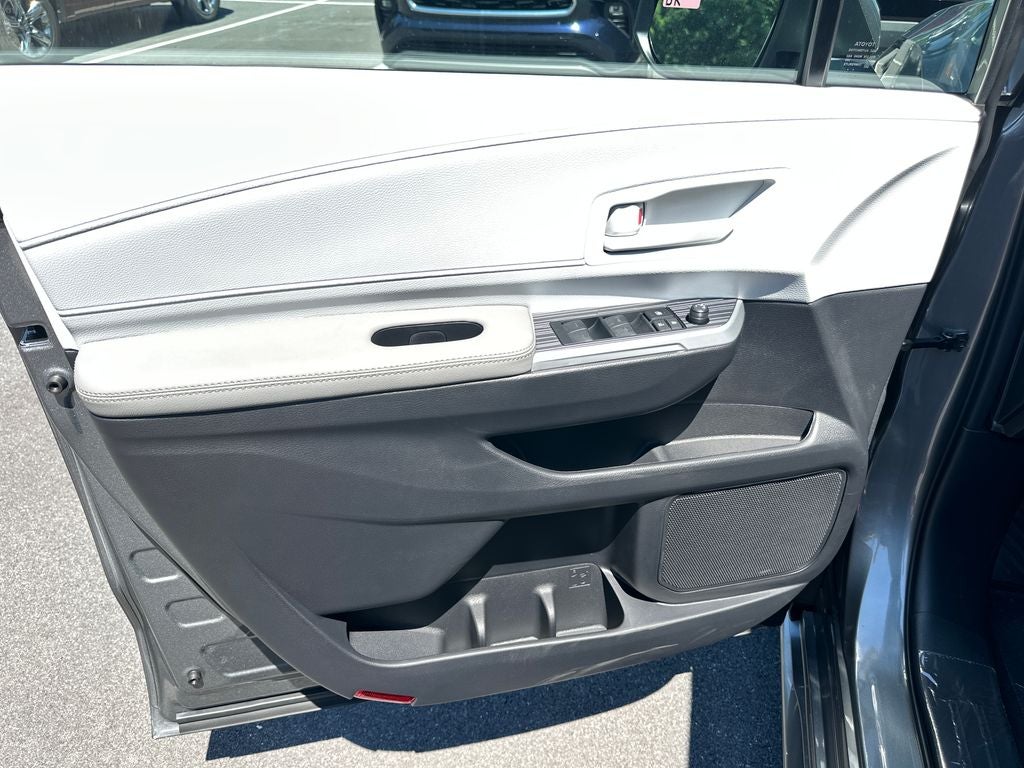 2026 Toyota Sienna LE 8 Passenger