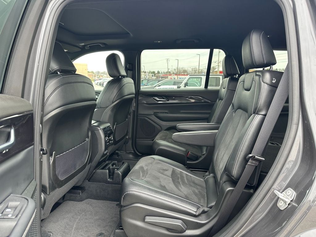 2023 Jeep Grand Cherokee L Altitude 4x4