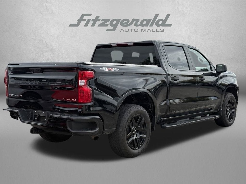 2023 Chevrolet Silverado 1500 4WD Crew Cab Short Bed Custom