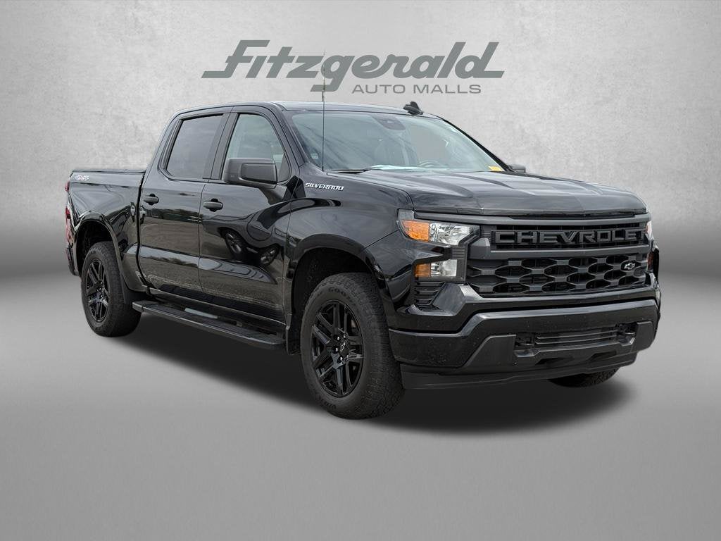 2023 Chevrolet Silverado 1500 4WD Crew Cab Short Bed Custom