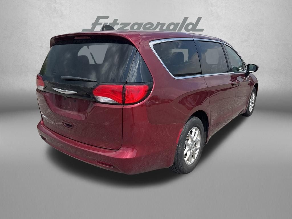 2023 Chrysler Voyager LX