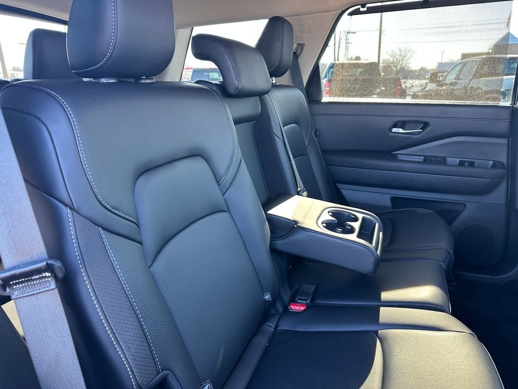 2025 Nissan Pathfinder SL 4WD