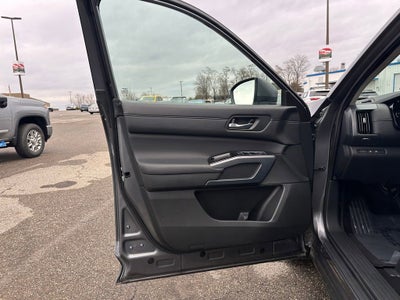 2025 Nissan Pathfinder SL