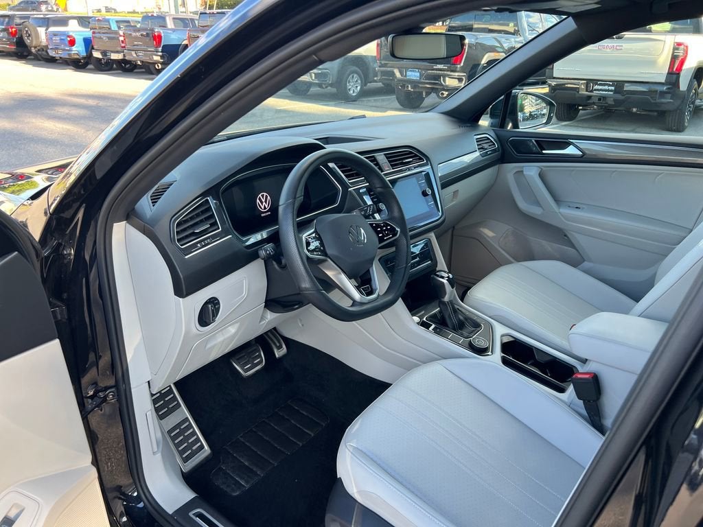 2024 Volkswagen Tiguan SE R-Line Black