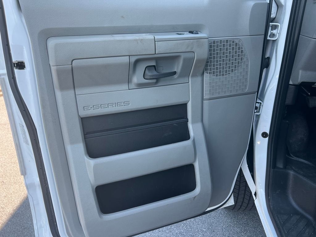 2024 Ford E-Series Cutaway E-350
