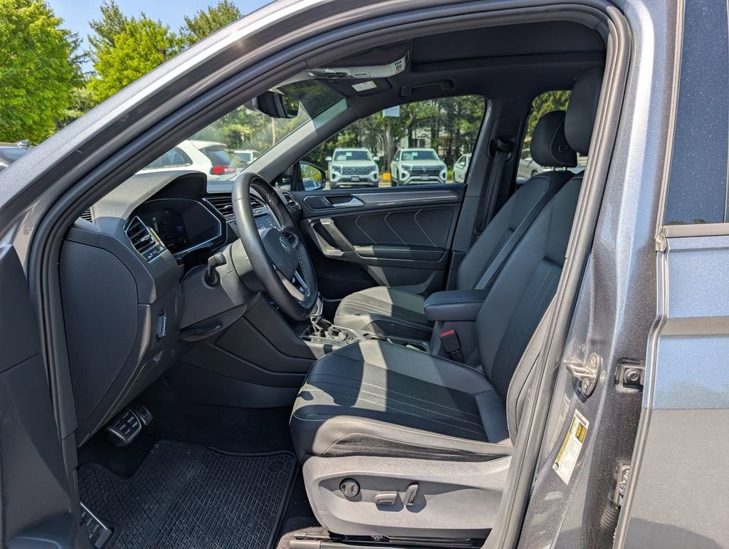 2023 Volkswagen Tiguan SE R-Line Black