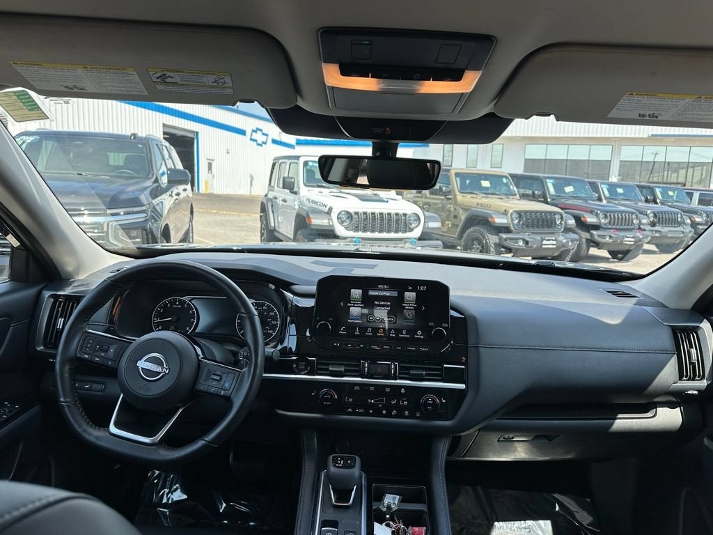 2025 Nissan Pathfinder SL