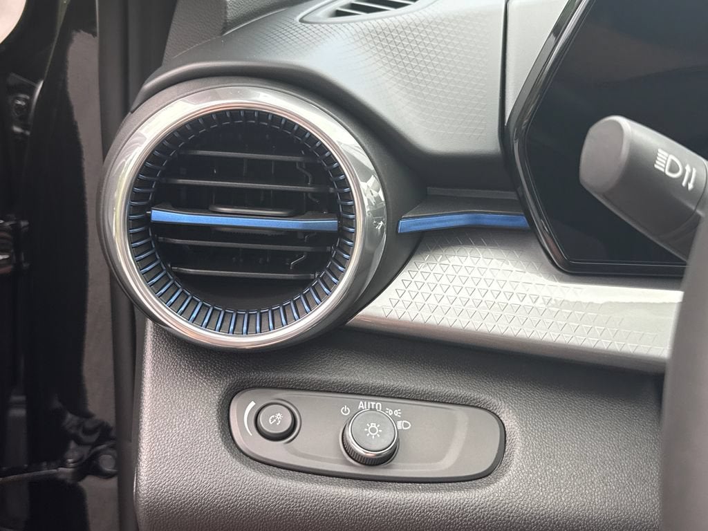 2026 Chevrolet Trax LT - Photo 30