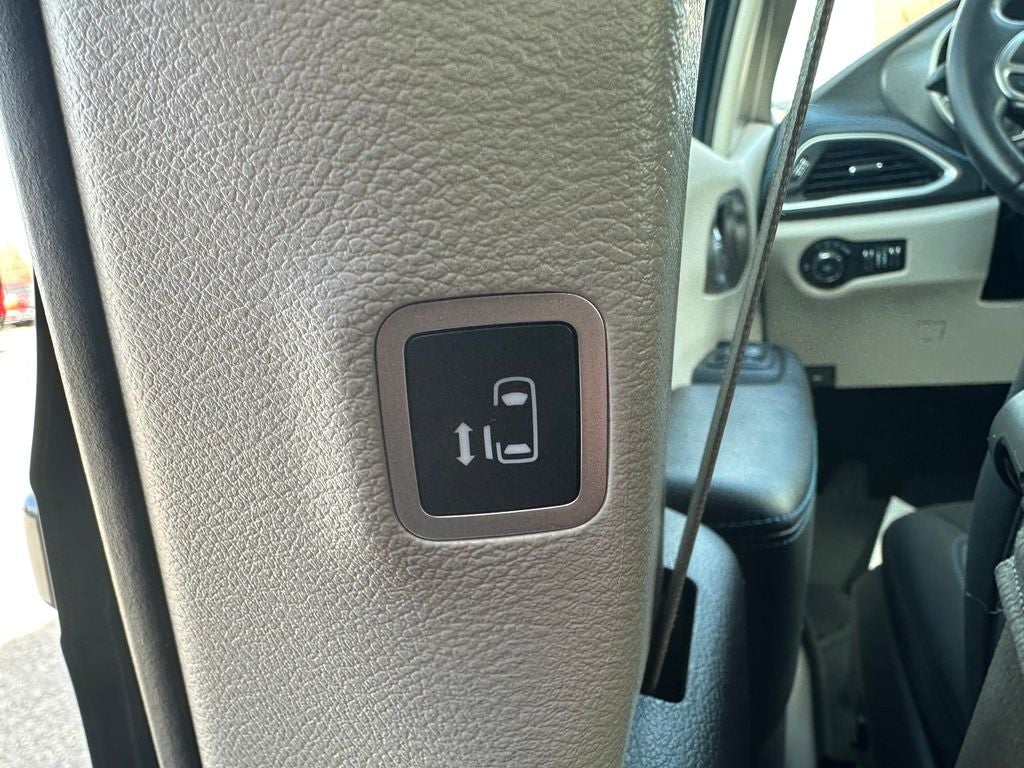 2021 Chrysler Pacifica Touring