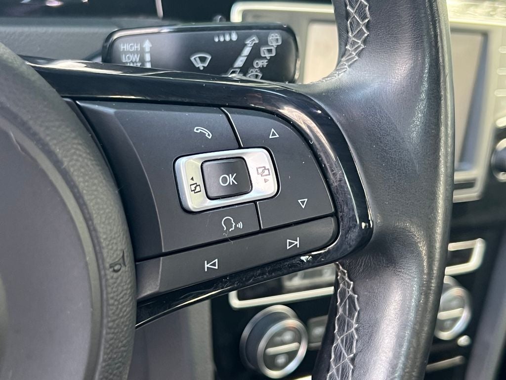 2017 Volkswagen Golf R DCC & Navigation 4Motion
